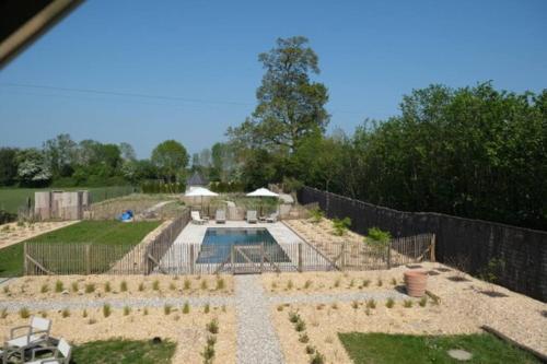 Chaleureuse ferme restaurée au calme avec piscine : Maisons de vacances proche de Fiquefleur-Équainville