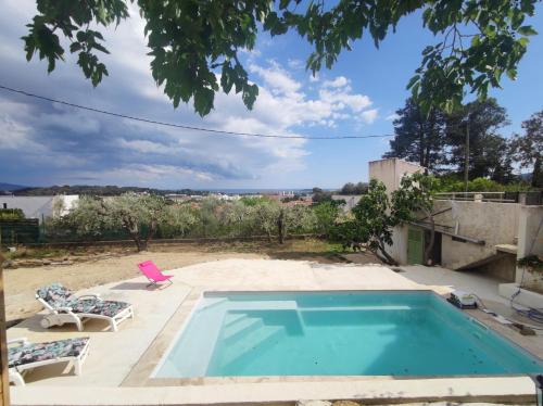 Gite des Ecureuils, vue mer, piscine privée, parking, climatisation : Maisons de vacances proche de Ceyreste