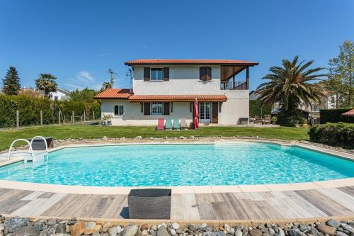 Maison Urt - Charmante maison avec piscine : Maisons de vacances proche d'Ayherre