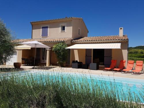Villa climatisée avec piscine privée chauffée : Maisons de vacances proche de Villedieu