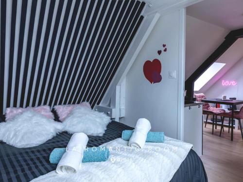 La Romantic Room - Mansardé - Arrivée Autonome : Appartements proche de Jussy