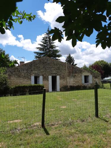 petite maison : Maisons de vacances proche de Villars-en-Pons