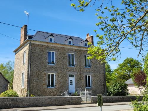 Gite de la Fontaine : Maisons de vacances proche de Saint-Fraimbault-de-Prières