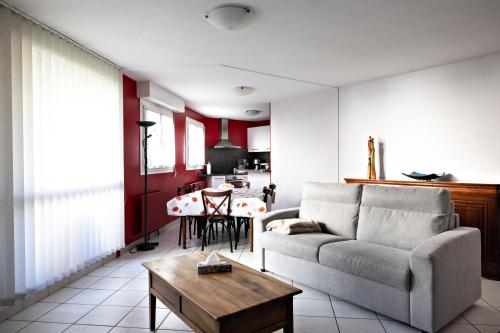 Enjoy Flat : Appartements proche de La Loyère