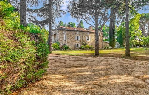 Nice Home In Duravel With Outdoor Swimming Pool, Wifi And 1 Bedrooms : Maisons de vacances proche de Puy-l'Évêque