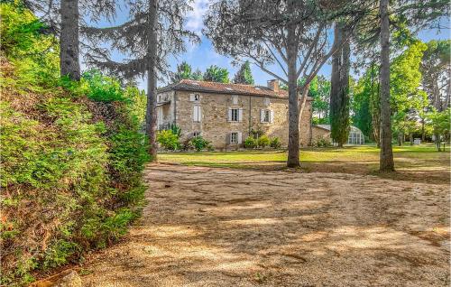 Stunning Home In Duravel With Outdoor Swimming Pool, Wifi And 5 Bedrooms : Maisons de vacances proche de Puy-l'Évêque