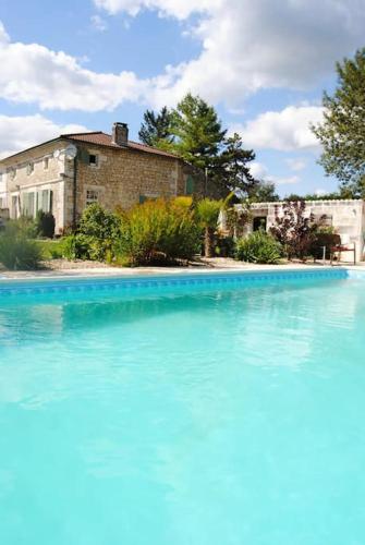 La Bergerie - Holiday home with private pool in Charente Maritime : Maisons de vacances proche de Belluire