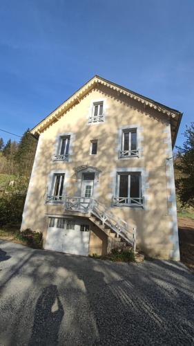 Maison des années 30 : Maisons de vacances proche de Saint-Martin-sous-Vigouroux