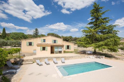 Maison familiale avec piscine : Villas proche de Saint-Saturnin-lès-Apt