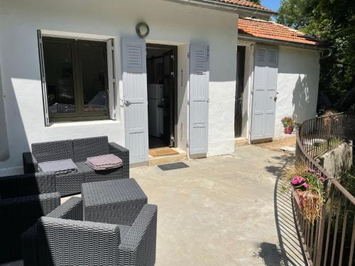 Manoir d-Amaury - Gîte indépendant : Maisons de vacances proche de Ginasservis