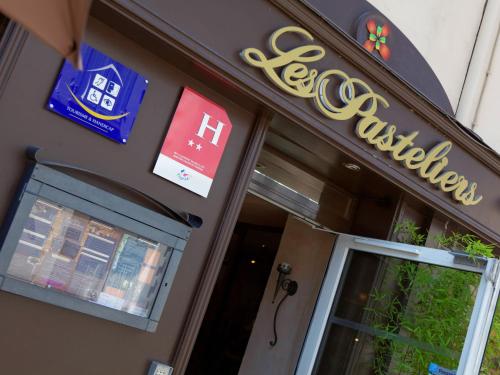 Logis Hôtel - Les Pasteliers : Hotels proche d'Ambres