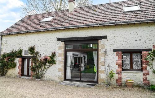 Nice Home In Savigny Sous Le Lude With Wifi, Private Swimming Pool And 4 Bedrooms : Maisons de vacances proche de Chigné