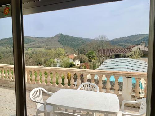 Maison de 2 chambres avec piscine partagee jardin amenage et wifi a Saint Gery : Maisons de vacances proche de Crégols