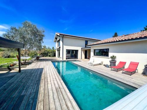 grande villa, piscine chauffée, proche Bordeaux : Villas proche de Camarsac