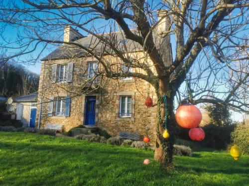 Ker Yaël – Maison familiale avec grand jardin à 5min de la plage Saint Jean du doigt : Maisons de vacances proche de Saint-Jean-du-Doigt