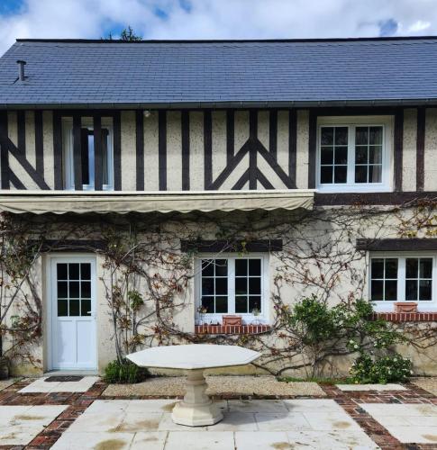 Nice house with garden -close to the sea : Maisons de vacances proche d'Annebault
