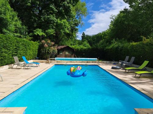 Le Moulin Etourneau - 3 gîtes avec ses 2 piscines : Maisons de vacances proche de Saint-Médard