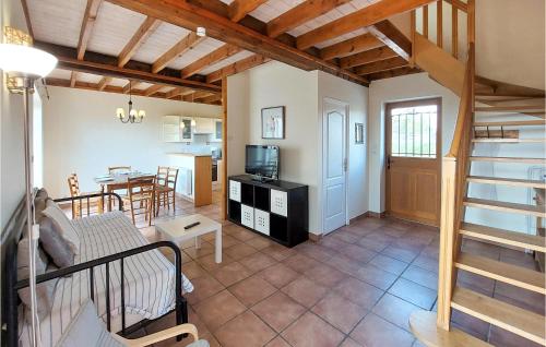 Beautiful Home In Chaponost With Wifi And 2 Bedrooms : Maisons de vacances proche de Messimy