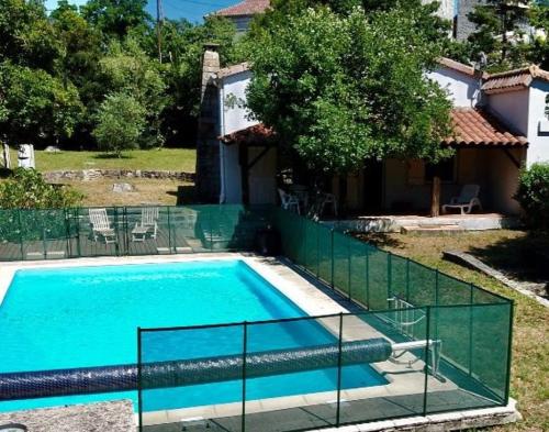 Maison avec piscine au cœur des Gorges de l'Ardèche : Maisons de vacances proche de Balazuc