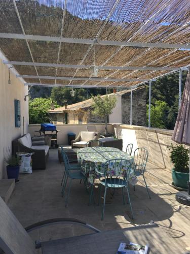 Maison climatisée avec grande terrasse plein ciel dans le Luberon : Maisons de vacances proche de Robion