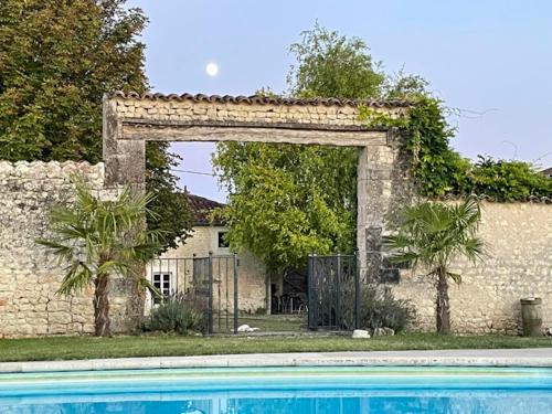 Maison de 3 chambres avec piscine partagee jardin clos et wifi a Saint Palais du Ne : Maisons de vacances proche de Juillac-le-Coq