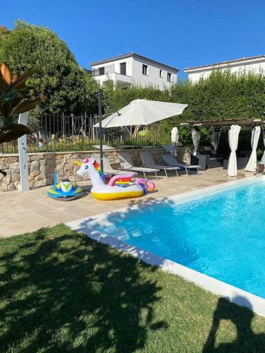 jolie appartement avec piscine : Appartements proche de La Roquette-sur-Siagne