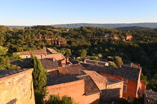 Maison Porte Heureuse : Maisons de vacances proche de Roussillon