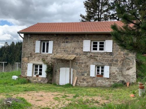 Ancienne petite ferme rénovée : Maisons de vacances proche de Saint-Bonnet-le-Froid