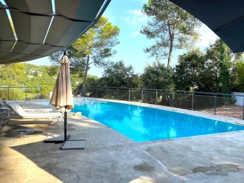 Superbe et spacieuse propriété avec piscine et spa : Villas proche de Les Matelles
