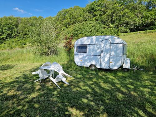 Camping La Fôret du Morvan Vintage caravan : Campings proche de Charbonnat