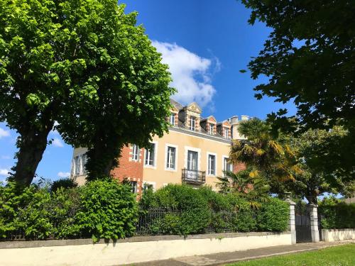 Le Château Aspet B&B : B&B / Chambres d'hotes proche d'Estancarbon