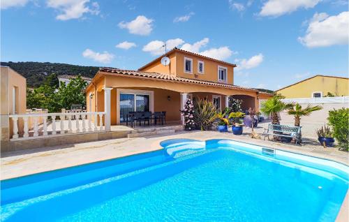 Stunning Home In Vailhauqus With Outdoor Swimming Pool, Private Swimming Pool And 4 Bedrooms : Maisons de vacances proche de Murles