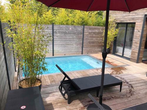Loft privatisé avec spa XXL et piscine chauffée ! : Maisons de vacances proche de Pléchâtel