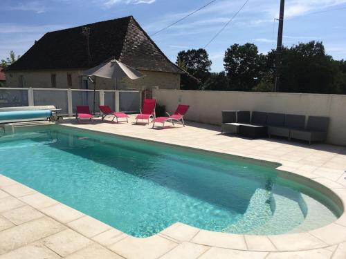 Périgord gite de Born avec piscine privée au coeur de la campagne : Maisons de vacances proche de Faurilles