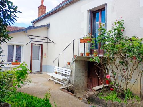 Petite maison étape Loire à vélo ou Compostelle : Maisons de vacances proche de Mosnes