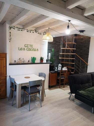 GITE les cactus logement indépendant : Appartements proche de Maisons-en-Champagne