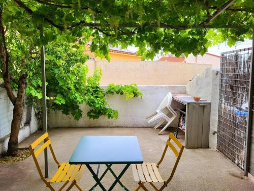 Charmant studio avec terrasse : Appartements proche de Saint-Cyprien