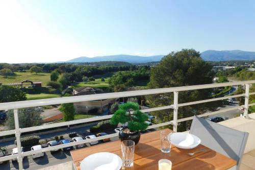 Bright T2 Golf Panorama air-conditioned parking golf view : Appartements proche de Biot