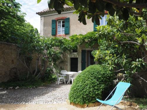 Nice provençal holiday home with garden and pool, Mollans-sur-Ouvèze : Maisons de vacances proche de Pierrelongue