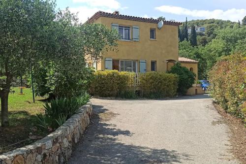 Maison familiale au calme : Villas proche de Carros