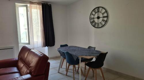 Appartement2 entre Nîmes-Avignon-Arles : Maisons de vacances proche de Vallabrègues