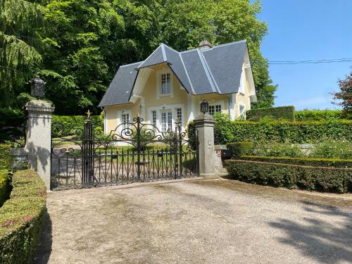 La Maison du Gardien, Chateau de lAvenue : Maisons de vacances proche de Saint-Julien-sur-Calonne