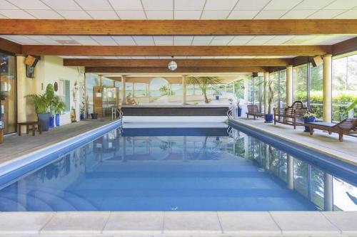 Eure 95 KM PARIS prés Giverny et Macarthurglenn piscine intérieure : Maisons de vacances proche de Saint-Julien-de-la-Liègue