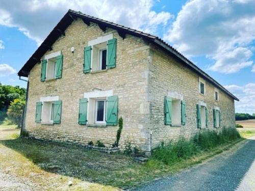 The charming private Farmhouse at La Grenouillére : Maisons de vacances proche de Vervant