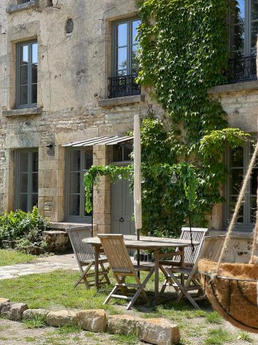 Maison Marguerite, Maison de Charme, Jacuzzi : Maisons de vacances proche de Sainte-Colombe-sur-Seine
