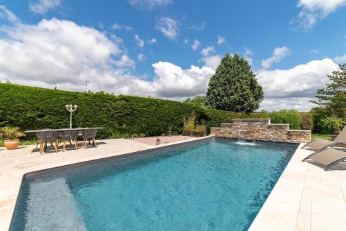 Grand studio climatisé avec piscine - 3 étoiles : Maisons de vacances proche de Villalier