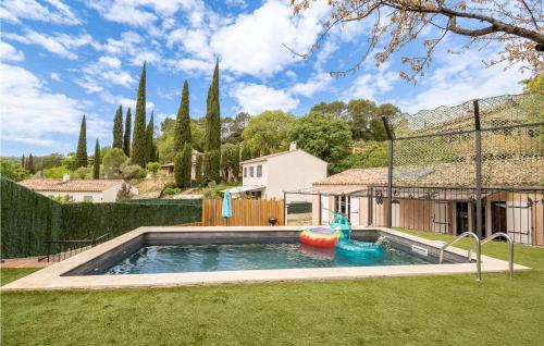Awesome Home In Montfort-sur-argens With Outdoor Swimming Pool, Wifi And 3 Bedrooms : Maisons de vacances proche de Correns