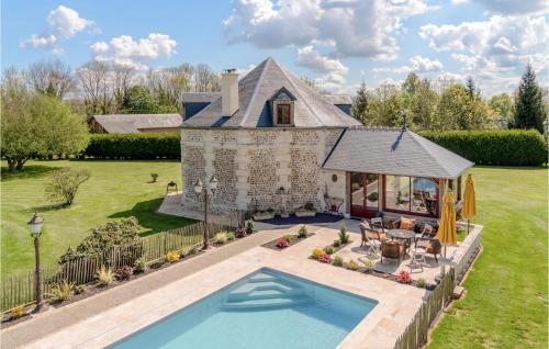 Beautiful Home In Morainville Jouvaux With Outdoor Swimming Pool, Wifi And 4 Bedrooms : Maisons de vacances proche de La Poterie-Mathieu