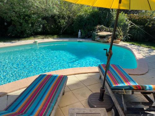 Studio bord de piscine : Appartements proche de Sérignan-du-Comtat
