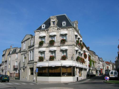 Hôtel Restaurant Des Remparts : Hotels proche de Vaudrémont